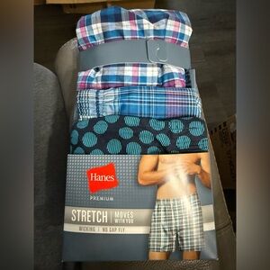 Hanes Premium Tagless Boxers - 4 pair. Size M 32/34
